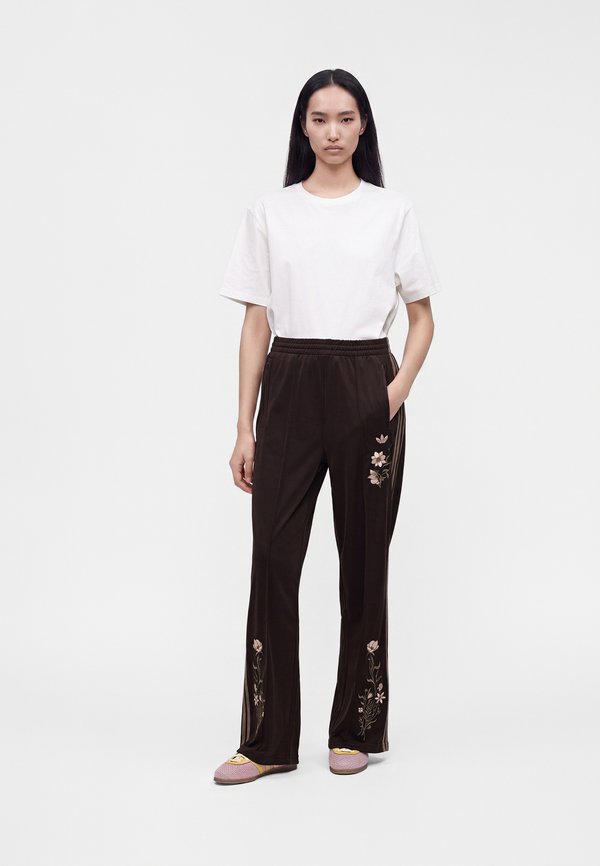 adidas Originals FIREBIRD LOOSE - Tracksuit bottoms - aurora coffee