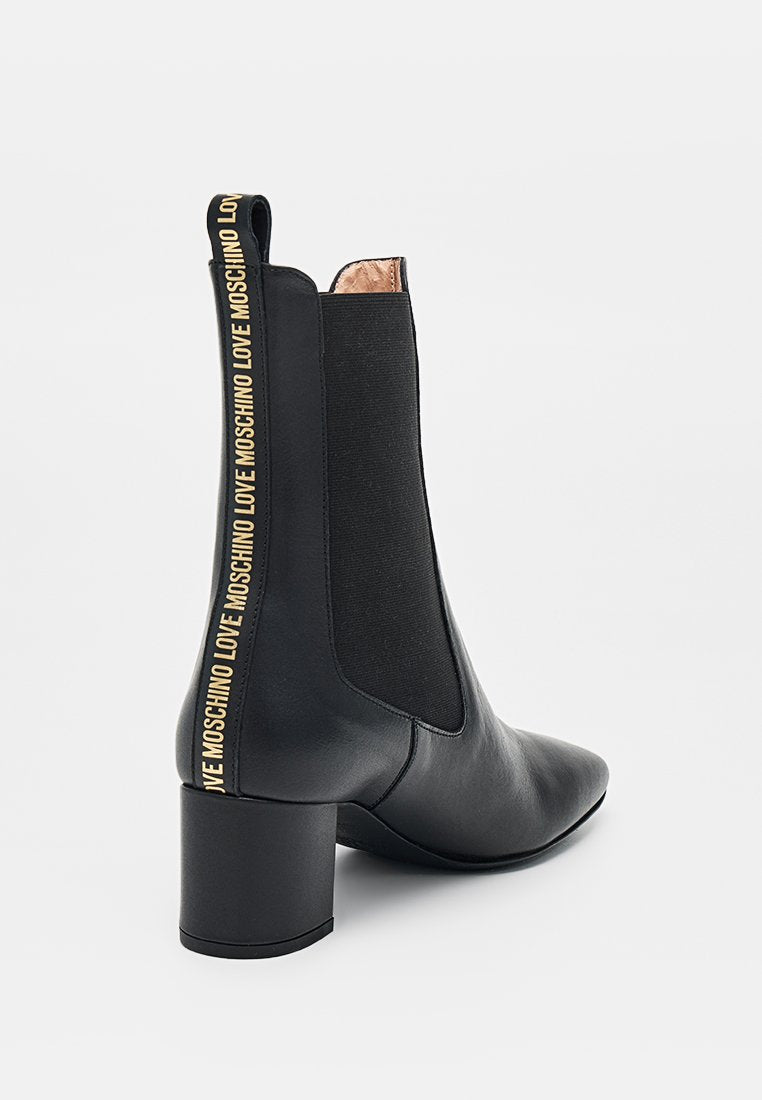 Love Moschino