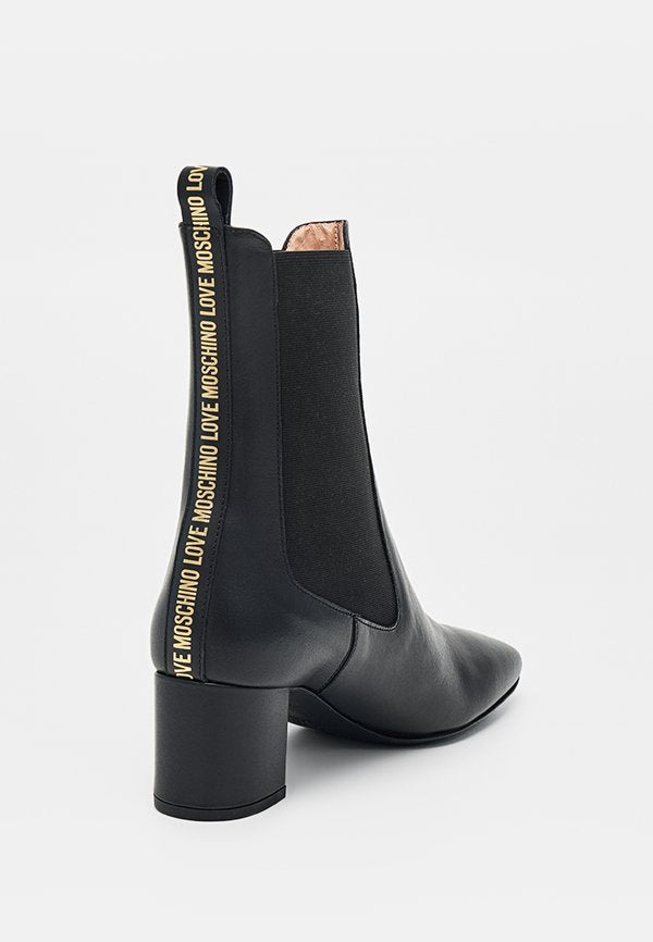 Love Moschino