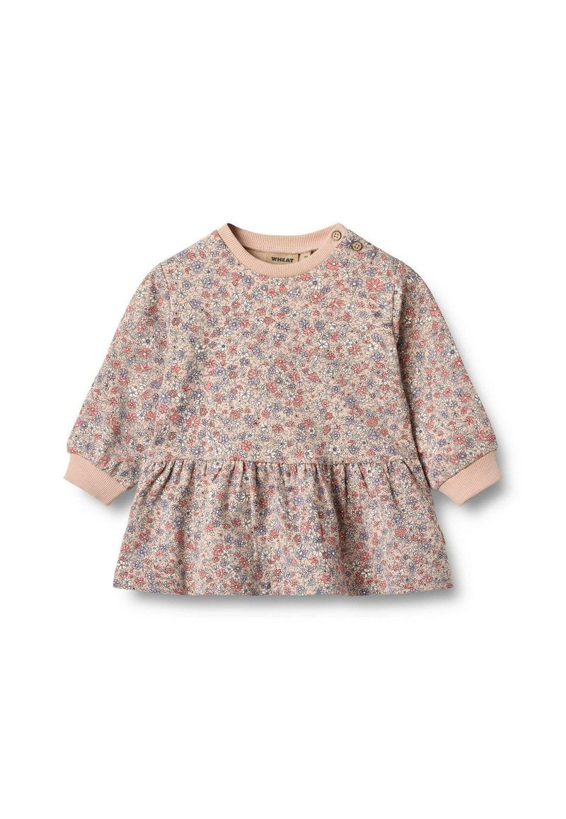 Blumenmuster Kleid mit langen Ärmeln aus weichem, rosa Stoff, mit blauen und roten Mustern, Rüschen in der Taille und Druckknopfverschluss an der Schulter.