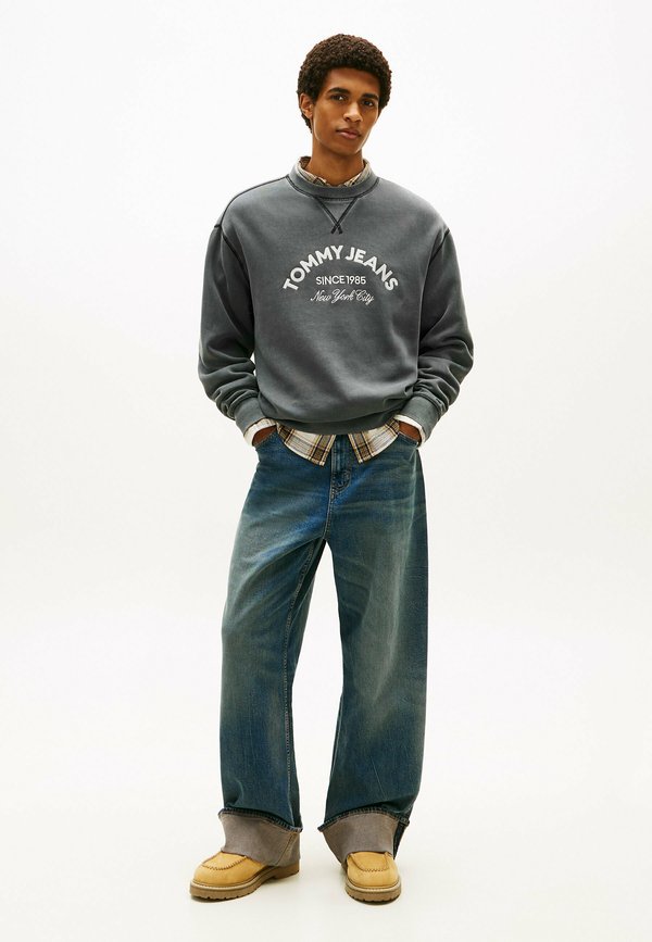 Tommy Jeans ARCH LOGO APPLIQUÉ WASHED