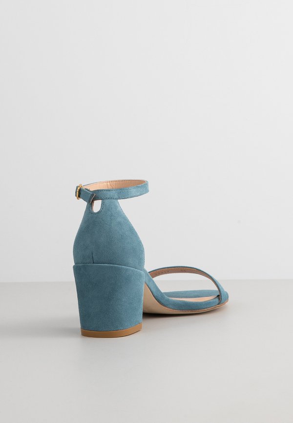 Stuart Weitzman SIMPLE
