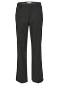 Schwarze maßgeschneiderte Hose mit geradem Bein, aus glattem Stoff. Mit flachem Vorderteil, Gürtelschlaufen und subtilen Falten auf den Beinen.