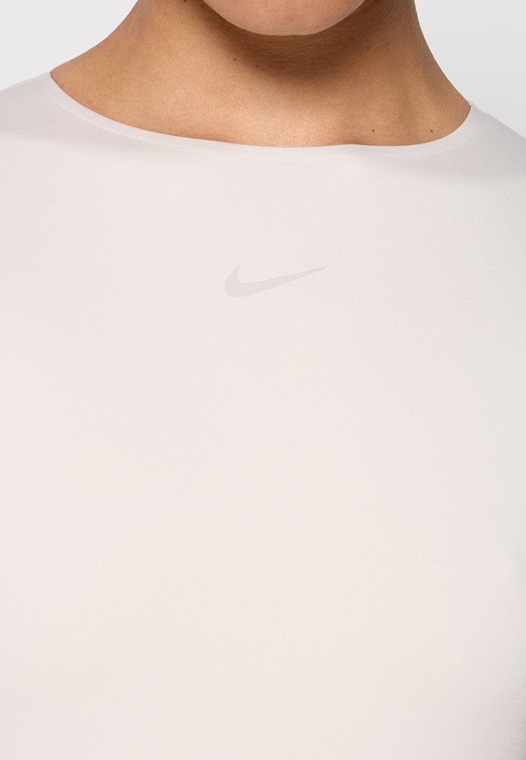 Nike Performance