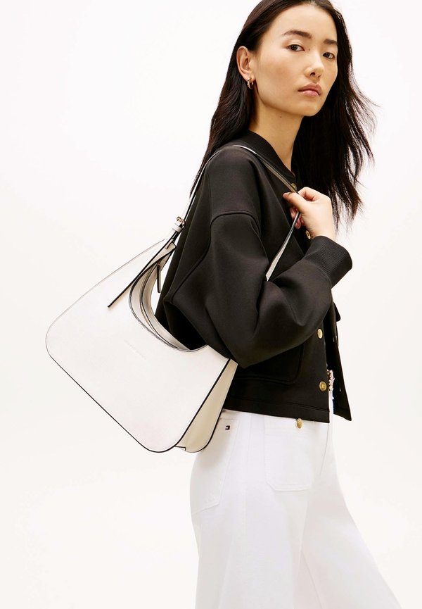 Tommy Hilfiger TH MODERN SHOULDER BAG - Handbag - soft cream