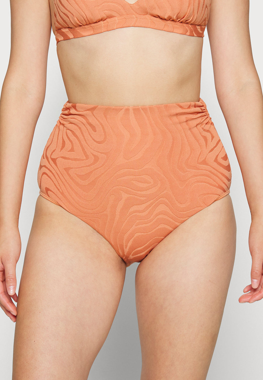 SECOND WAVE HIGH WAIST PANT Media 3