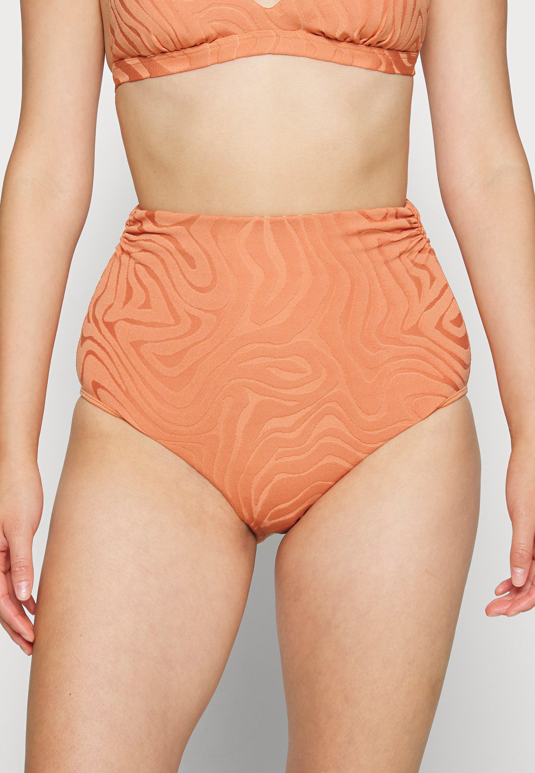 SECOND WAVE HIGH WAIST PANT Media 3
