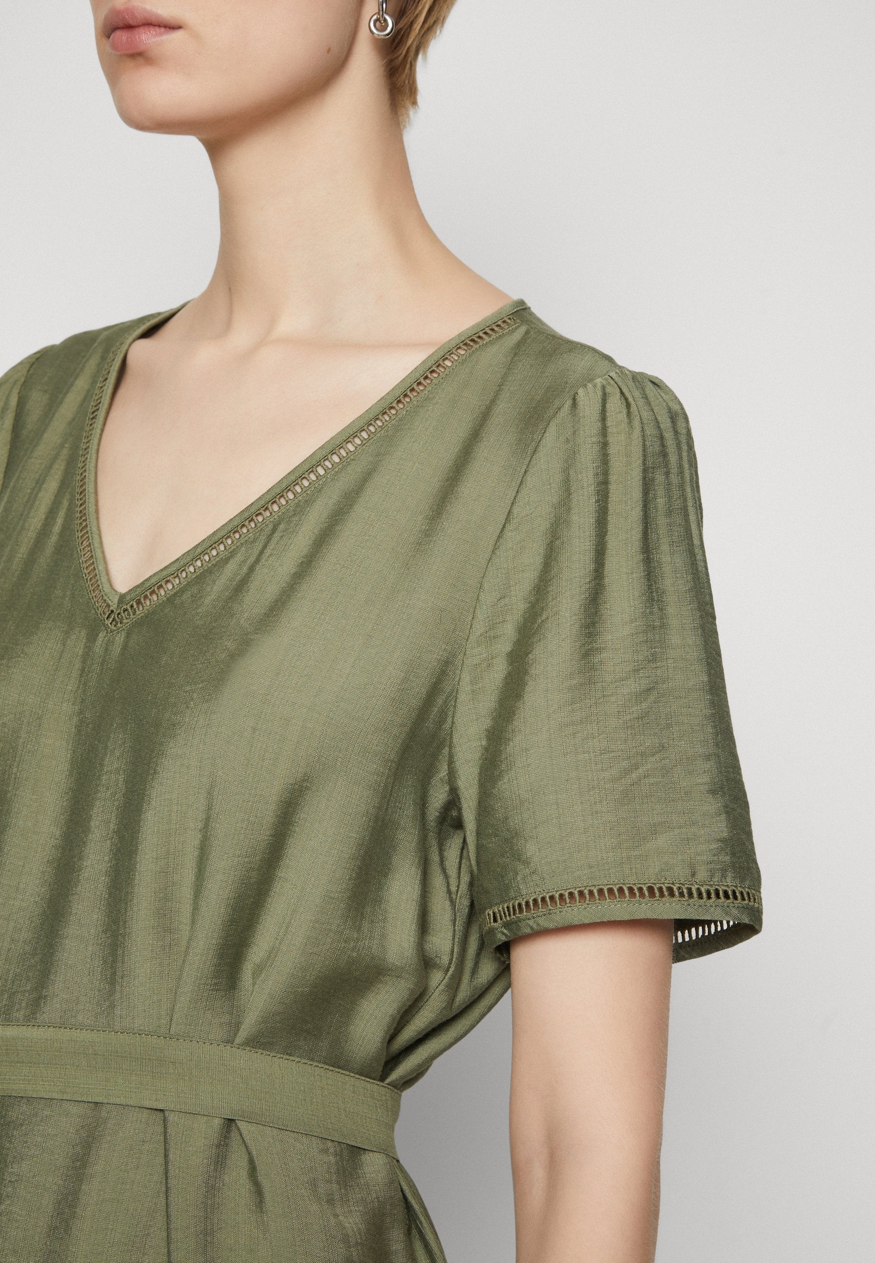 ONLCELINE PAULA V NECK DRESS  Media 6
