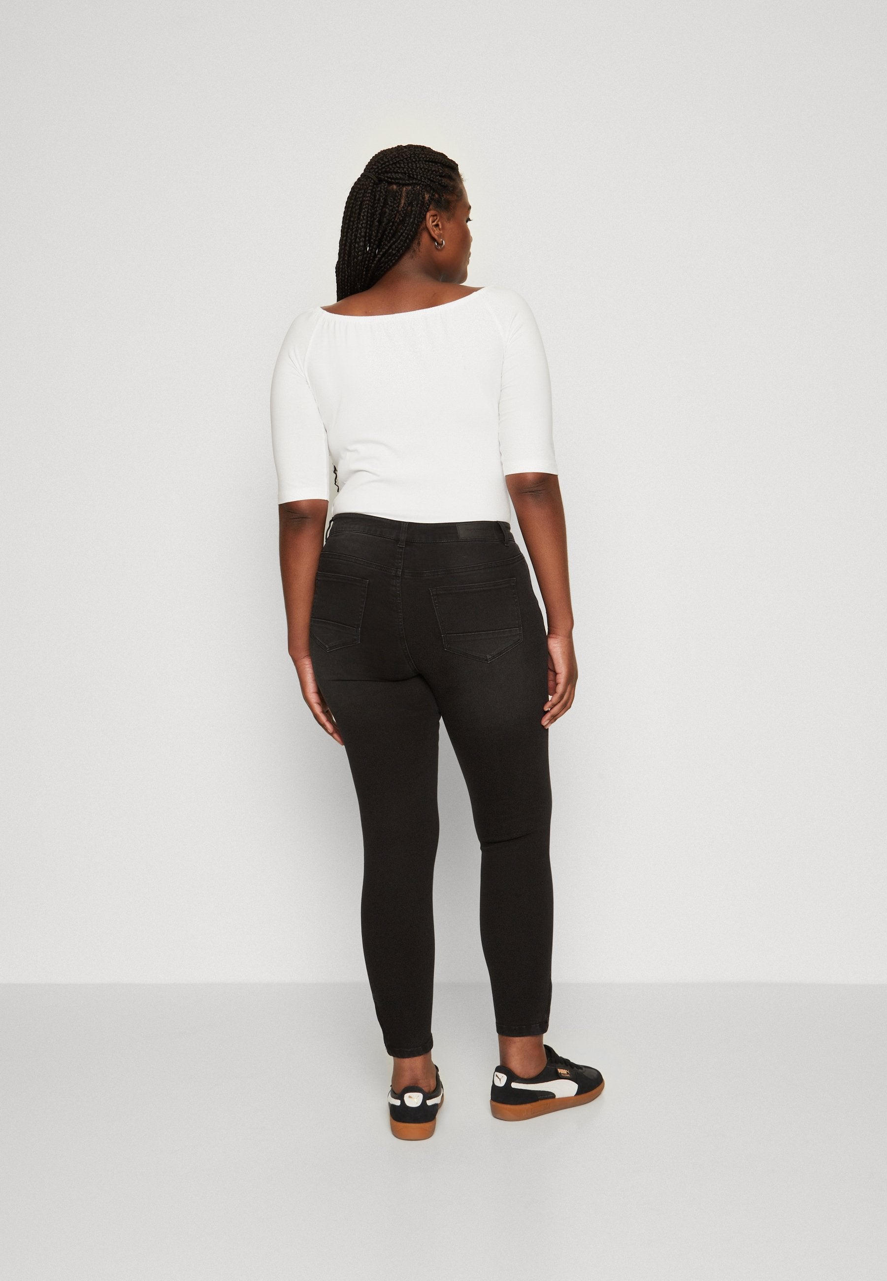CARKARLA ZIP Media 4