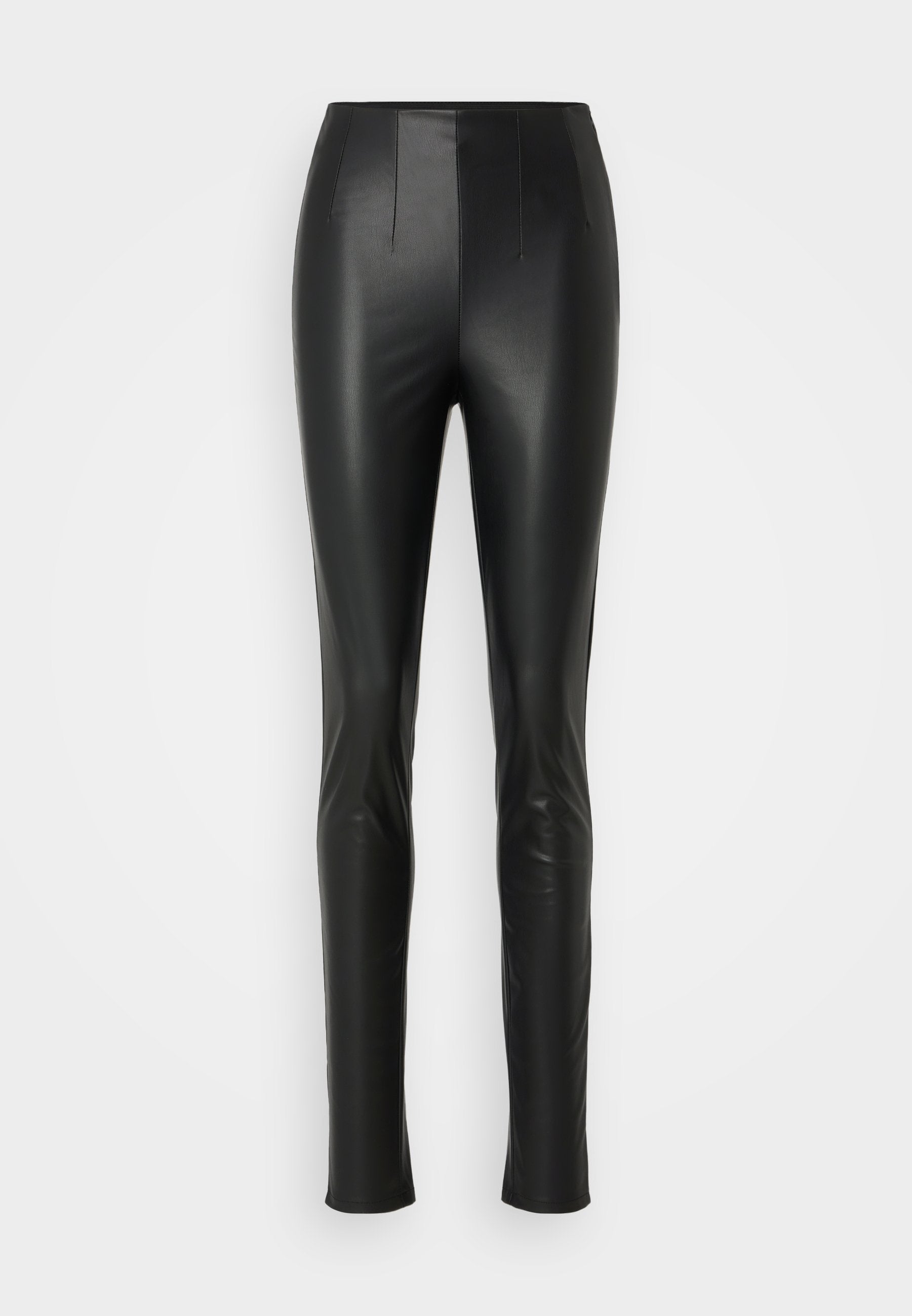 Schwarze Kunstlederhosen im Slim Fit, mit zwei vertikalen Nahtzügen vorne und einer glatten Textur, endet über dem Knöchel.