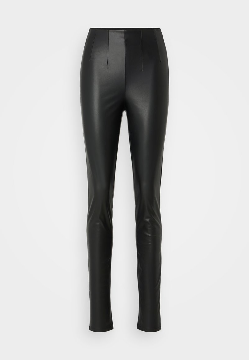 Schwarze Kunstlederhosen im Slim Fit, mit zwei vertikalen Nahtzügen vorne und einer glatten Textur, endet über dem Knöchel.