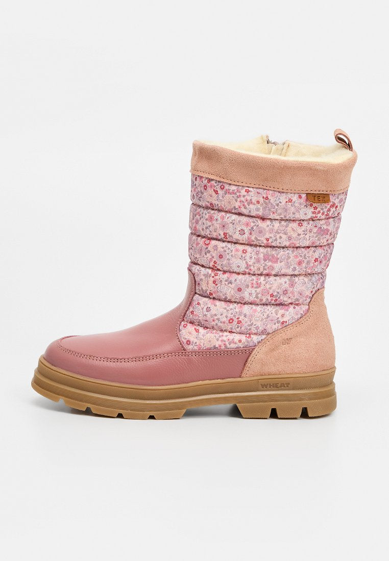 Rosa wasserdichte Stiefel mit einem Schaft aus floraler Textilie, gepolstertem Design, Gummisohle und Wildlederakzenten, ausgestattet mit einer verstärkten Zehenkappe.