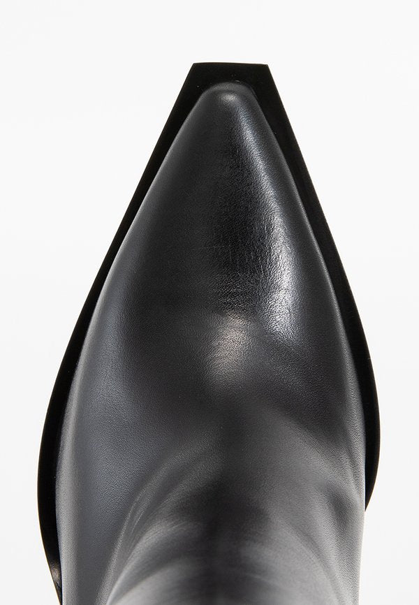 AIGNER DAKOTA 1