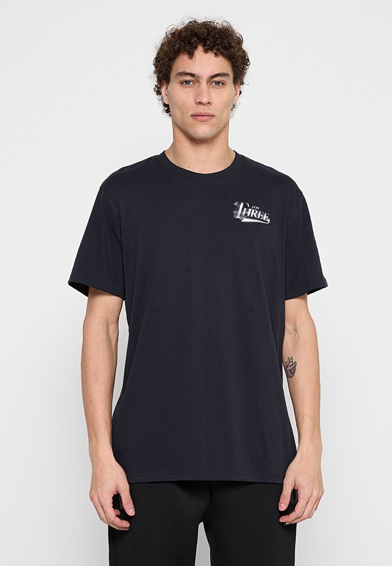 Under Armour LOOSE FIT
