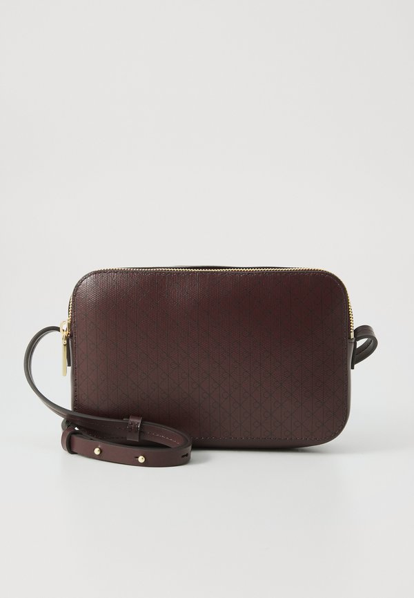 Calvin Klein EMBLEM AOP ELONGATED CAMERA BAG - Cross body bag - fudge aop