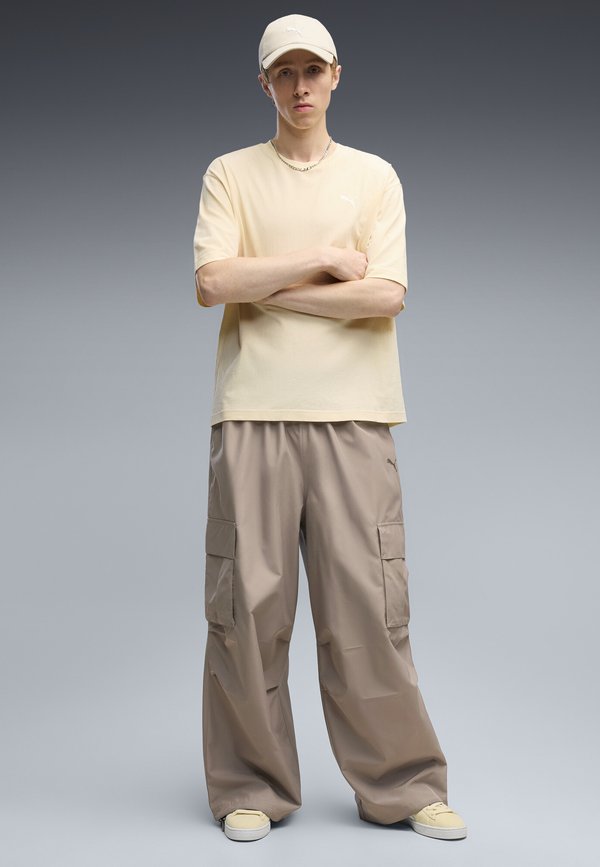Puma ESSENTIALS EXTREME OVERSIZED CARGOHOSE - Cargo trousers - mouse gray