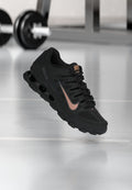 Nike Performance REAX 8 - Training shoe - black/metallic rose gold-coloured/anthracite