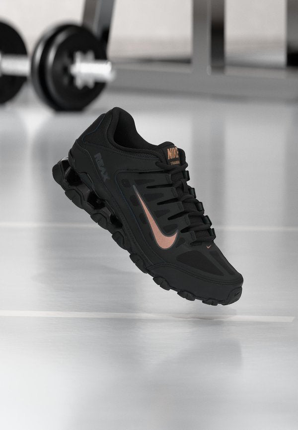 Nike Performance REAX 8 - Training shoe - black/metallic rose gold-coloured/anthracite