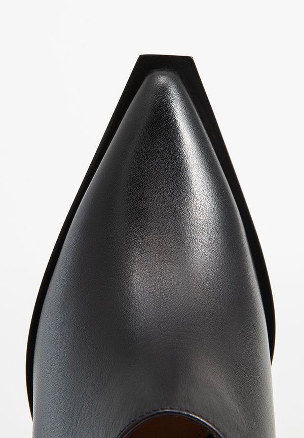 AIGNER DAKOTA 4