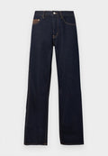 Dunkelblaue Jeans aus Denim mit geradem Bein. Verfügt über einen Frontknopfverschluss, eine Gesäßtasche mit Logo und orangefarbene Nähte.