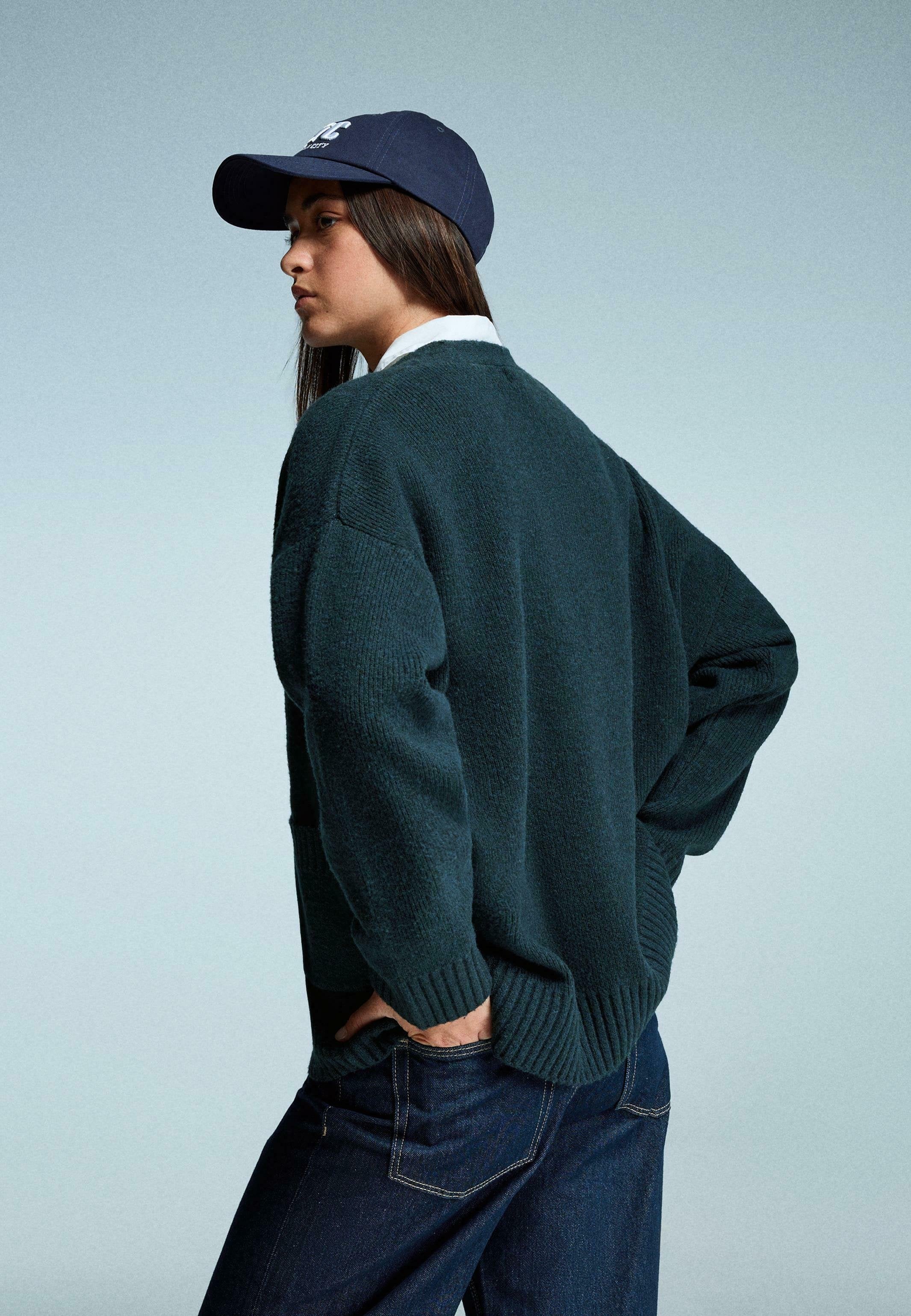 Bershka V-NECK BUTTONED