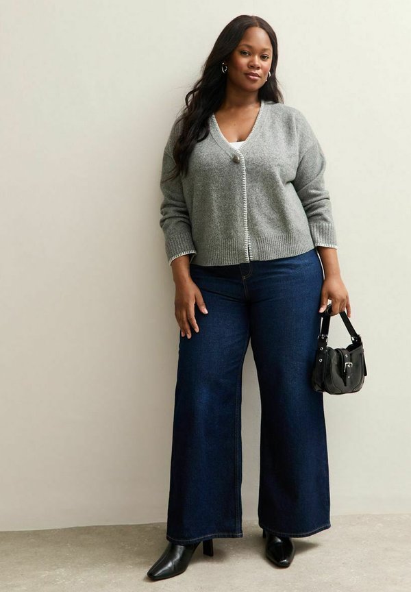 New Look Curves CURVES V-NECK
