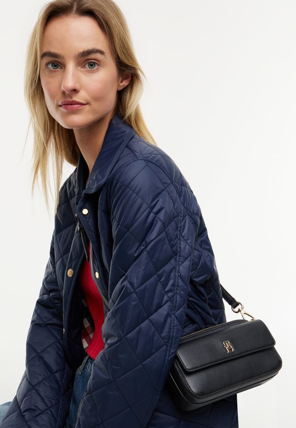 Tommy Hilfiger TH ICON CAMERA BAG - Cross body bag - black