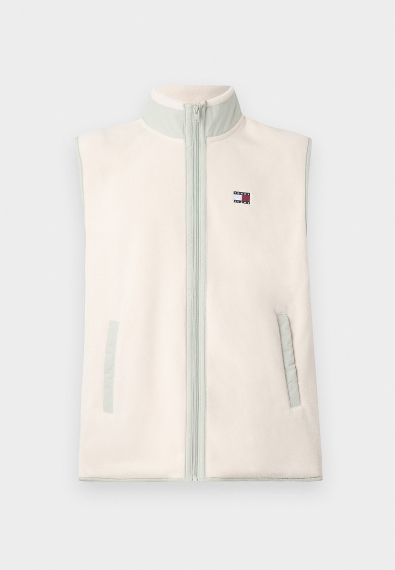 Ärmellose Fleece-Weste in sanftem Creme mit einem hellgrünen Kragen, durchgehendem Reißverschluss und zwei seitlichen Taschen. Mit einem kleinen Logopatch.
