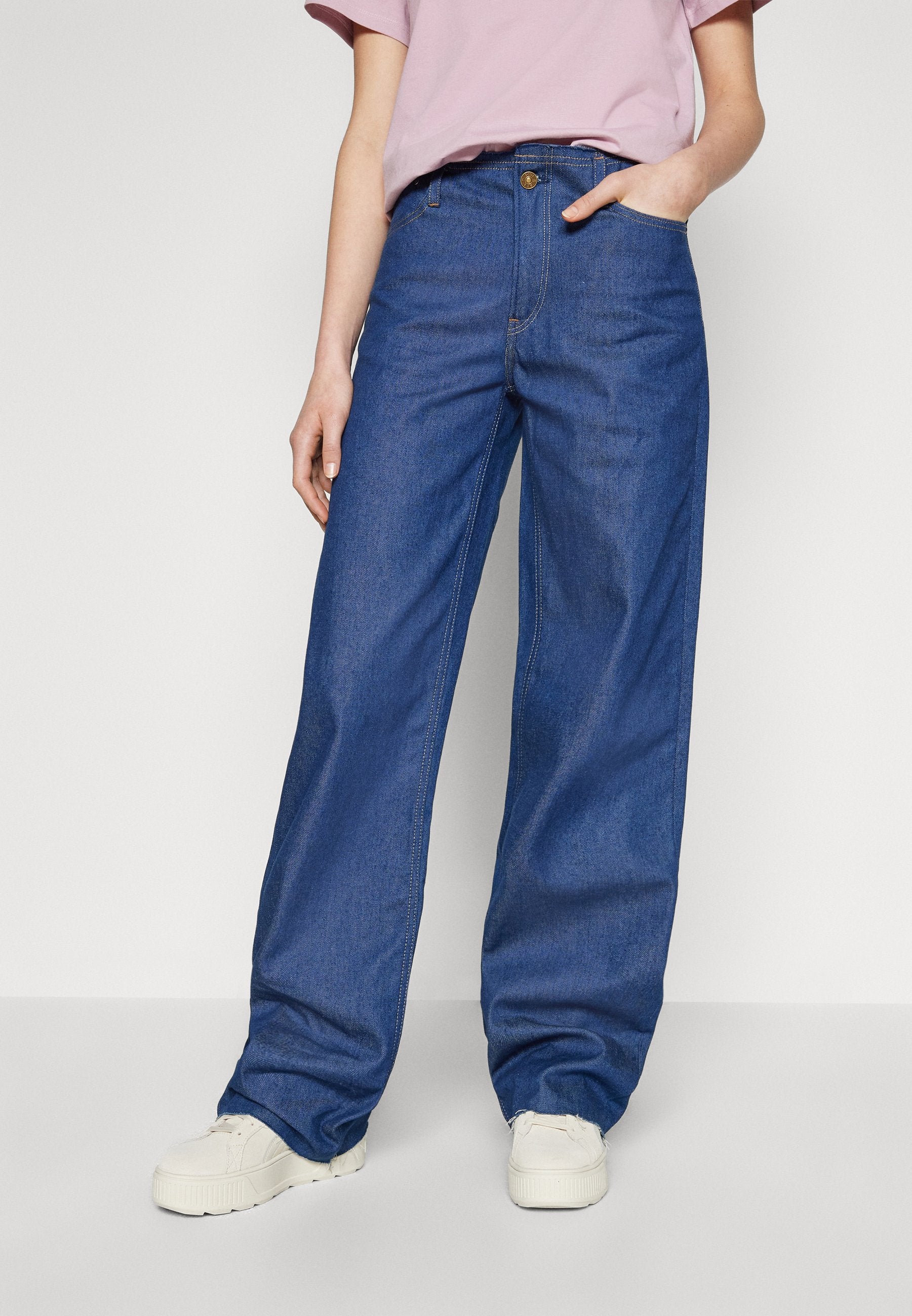 JUDEE LOOSE CUT WAISTBAND Media 5