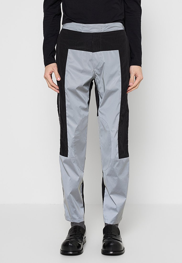 Emporio Armani REGULAR FIT