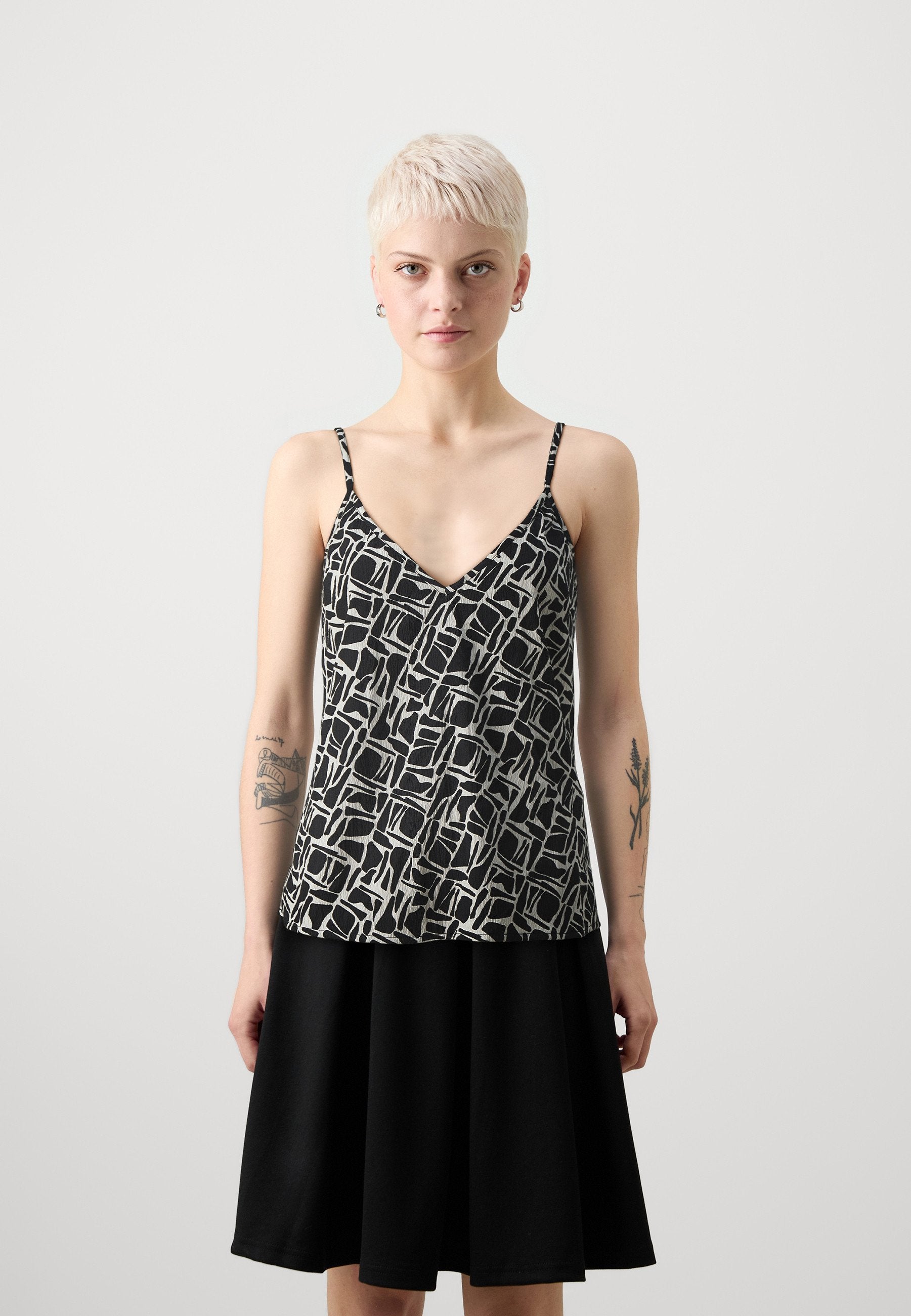 Vero Moda Petite VMPAGE V NECK SINGLET