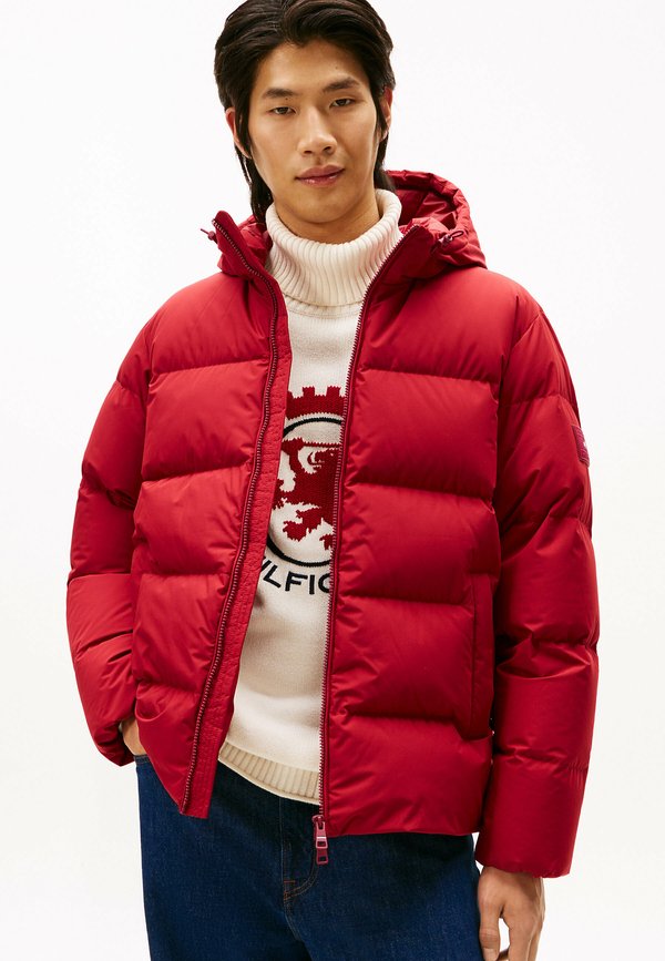 Tommy Hilfiger HOODED PUFFER - Down jacket - regatta red