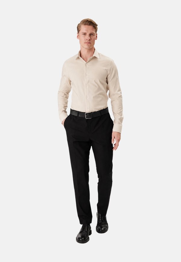 Calvin Klein SLIM FIT