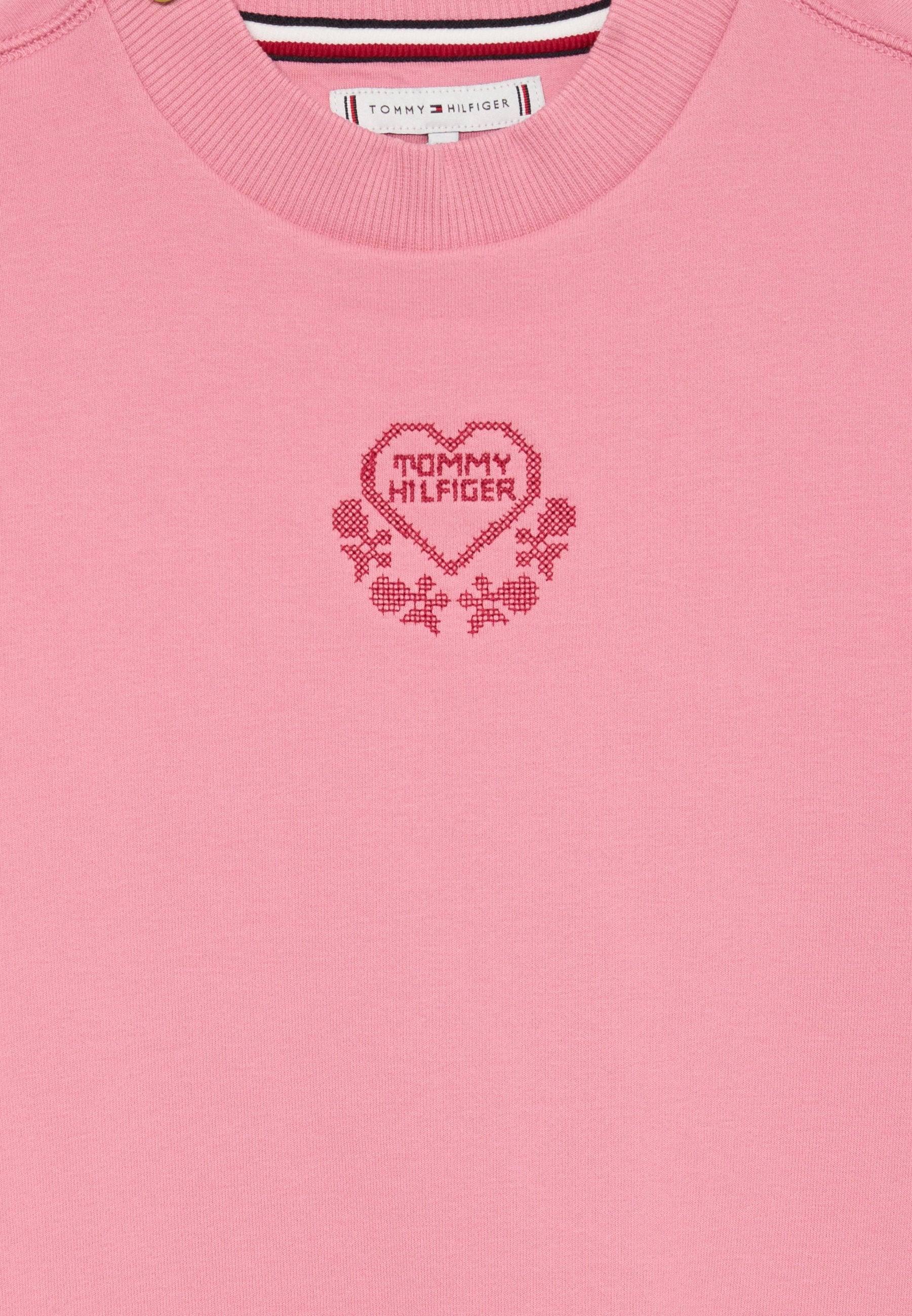 EMBROIDERED HEART Media 3