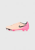 Rosa und schwarze Fußballschuhe mit einer Farbverlaufsohle in Pink. Oberschicht aus synthetischem Material, geschwungenes Design und prominentes schwarzes Nike-Logo.