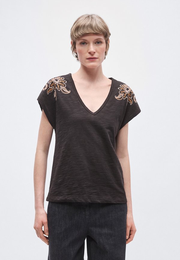 Scotch & Soda EMBROIDERED V NECK