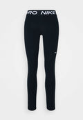 Schwarze Nike Leggings mit weitem Bund, ausgestattet mit einem weißen Logo auf dem linken Oberschenkel. Hergestellt aus dehnbarem Stoff, der für Komfort und Bewegungsfreiheit sorgt.