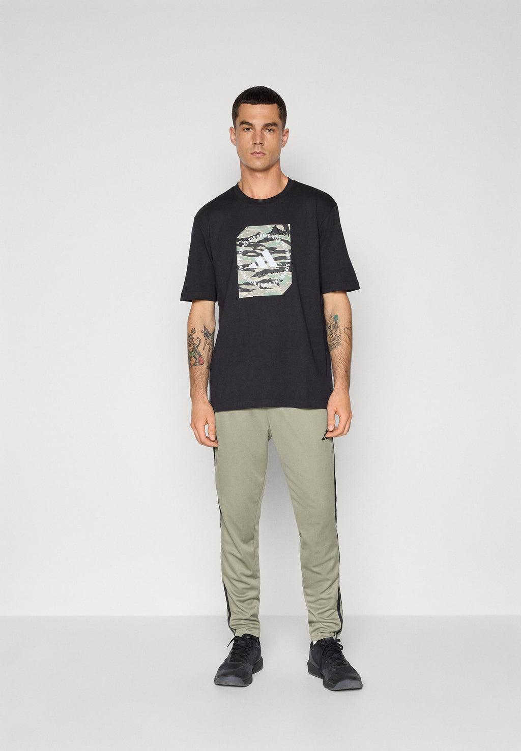 adidas Sportswear CAMO SHAPE GRAPHIC