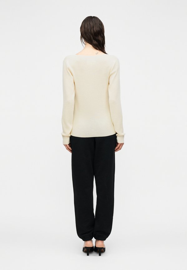 MM6 Maison Margiela V NECK