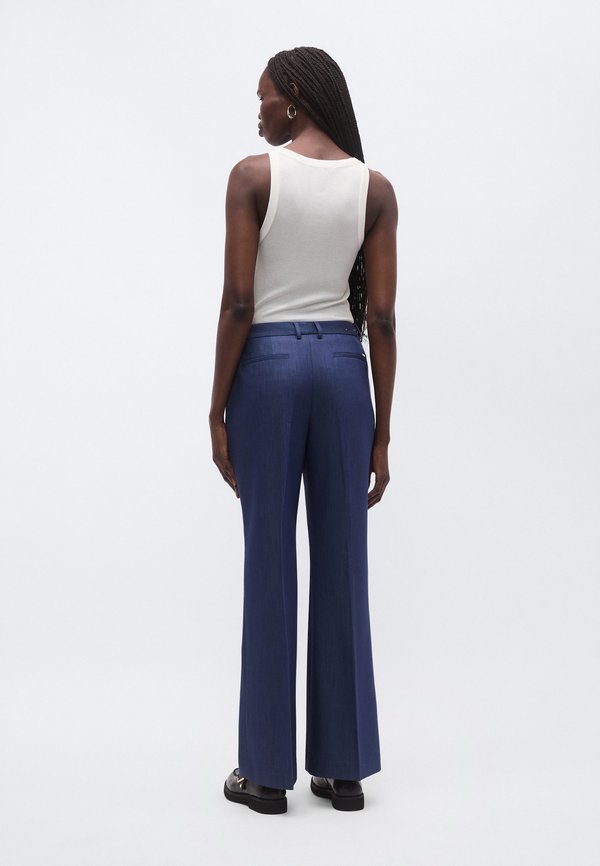 DKNY