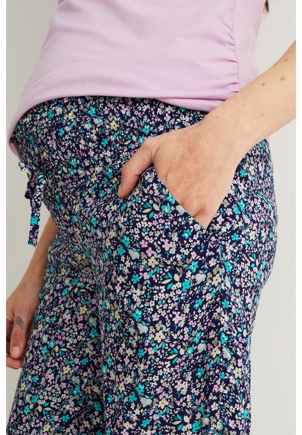 C&A MATERNITY