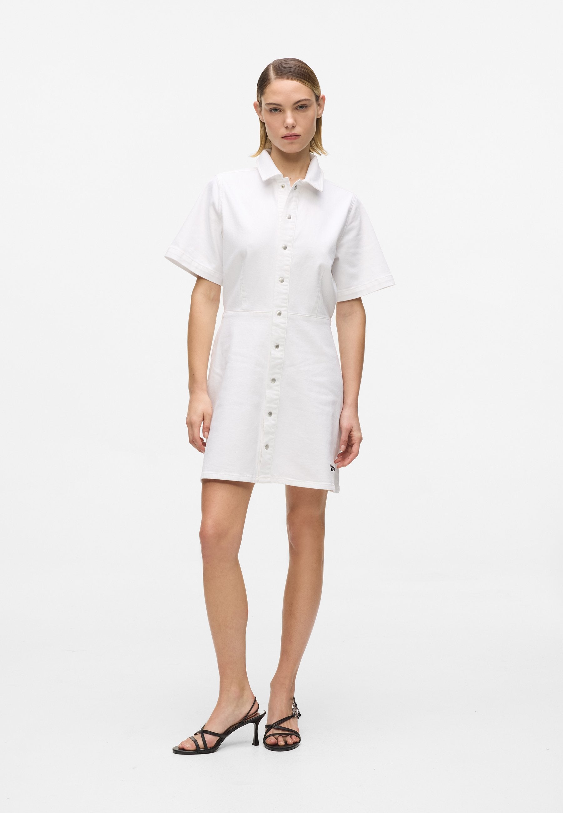 SHORT-SLEEVED DENIM Media 3