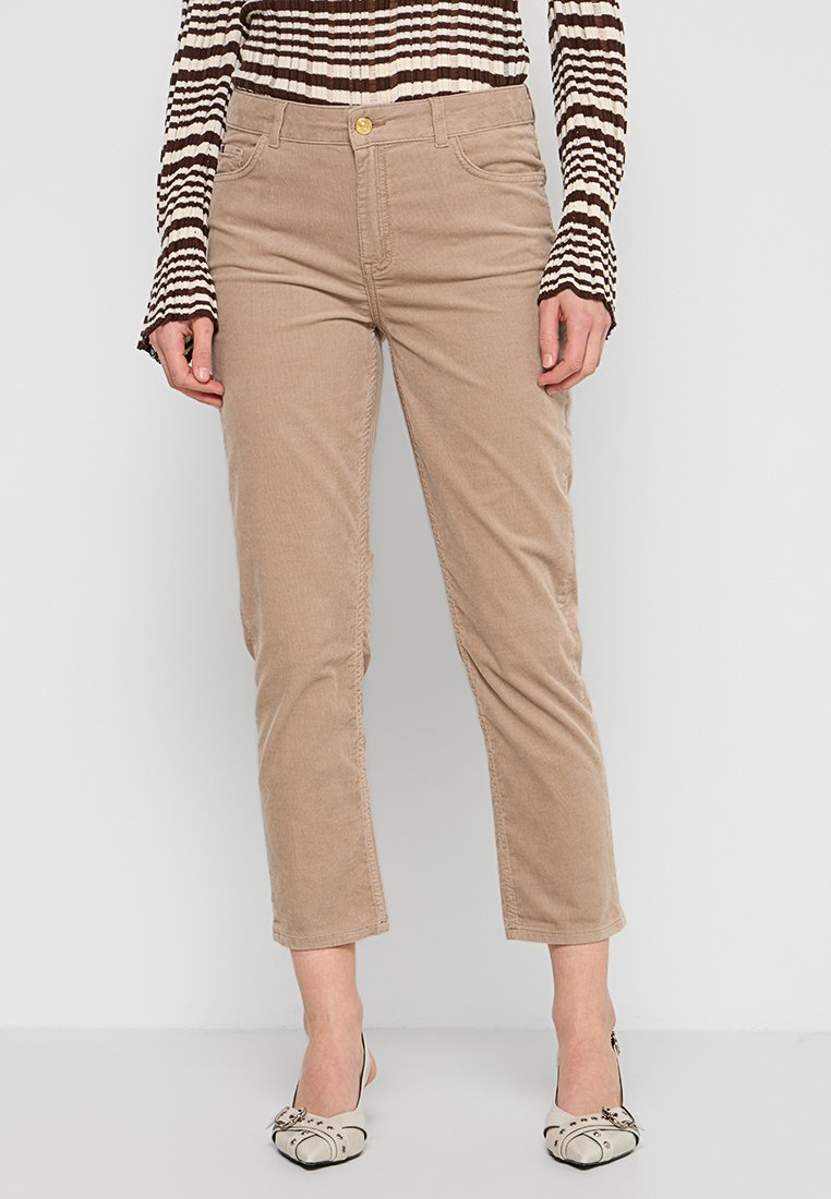 SLIM FIT Media 1