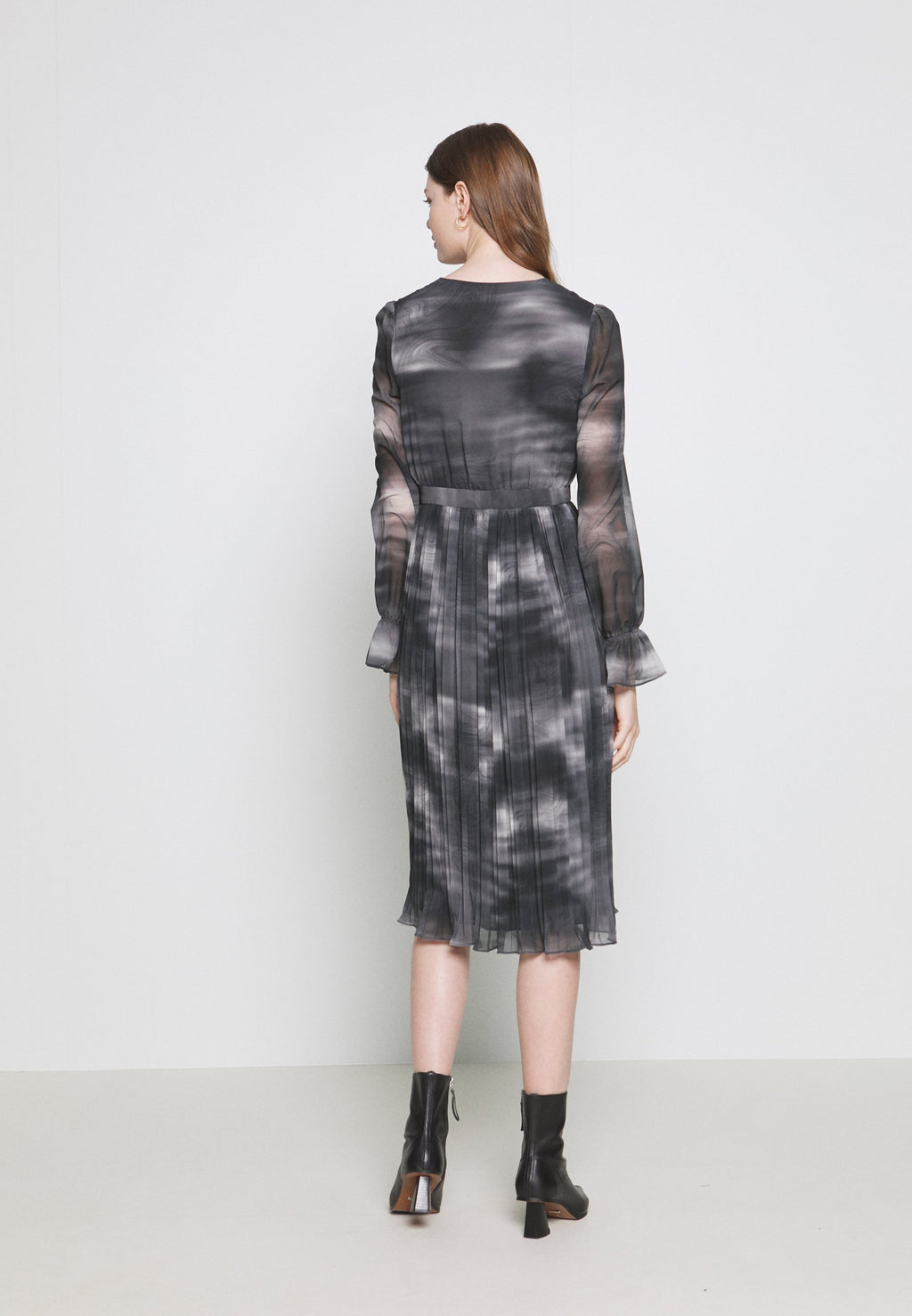 NA-KD TIE DYE MIDI PLEATED DRESS
