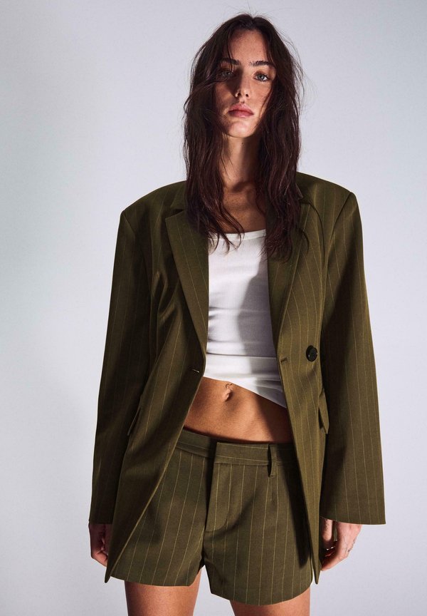 Bershka STRIPED CROSSOVER - BLAZER - Short coat - khaki