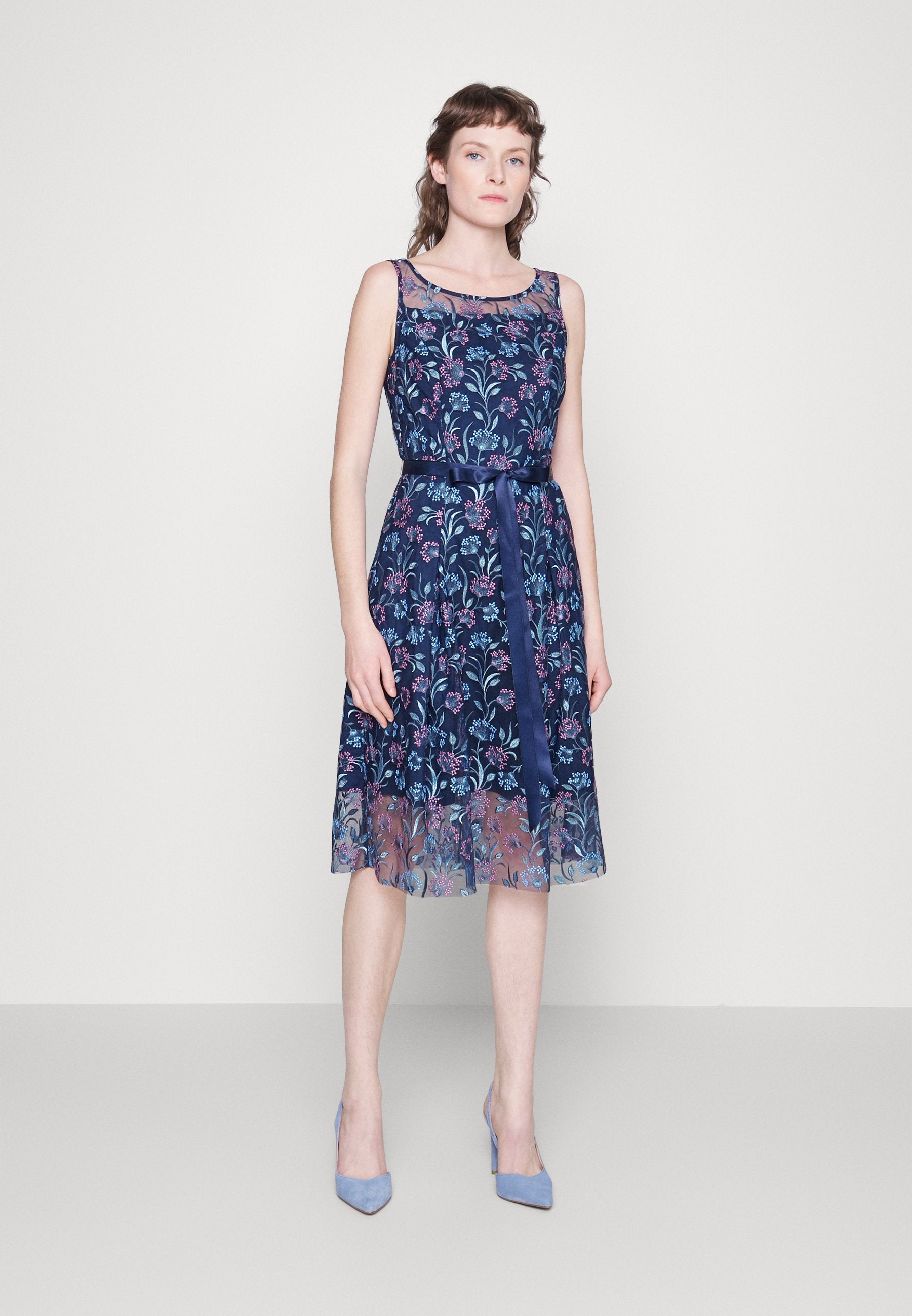 Swing DRESS EMBROIDERED