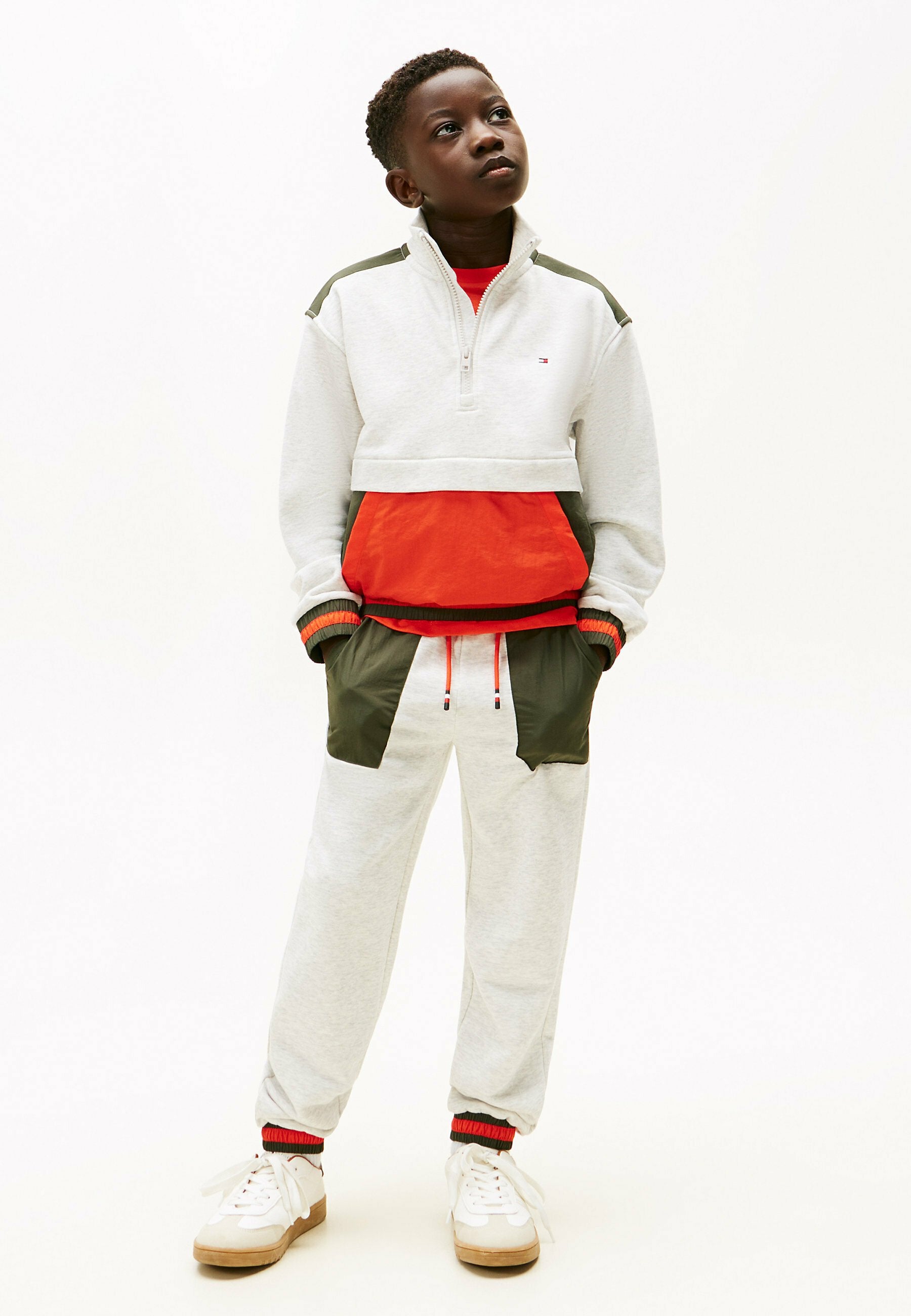 COLOUR-BLOCKED HALF-ZIP Media 2