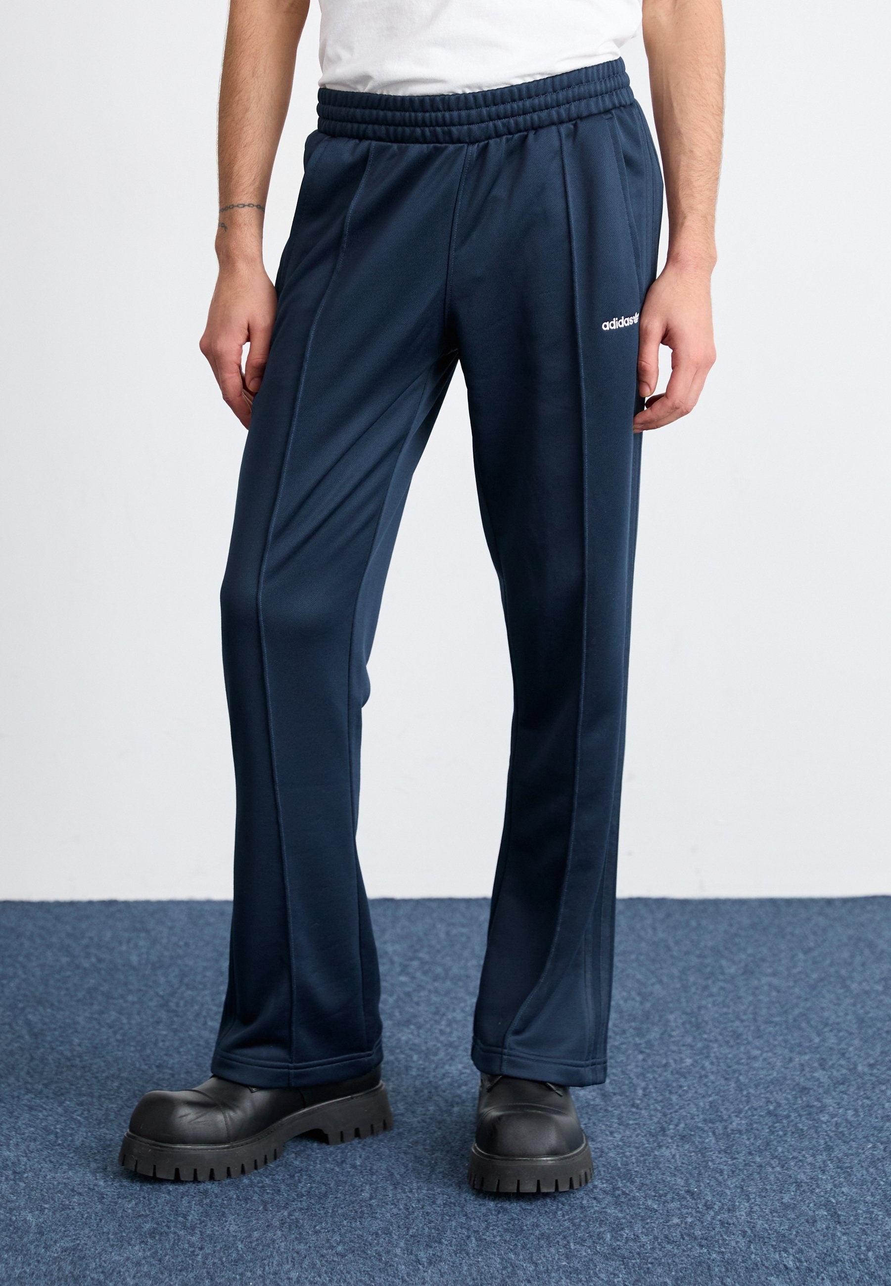 adidas Originals FLARE