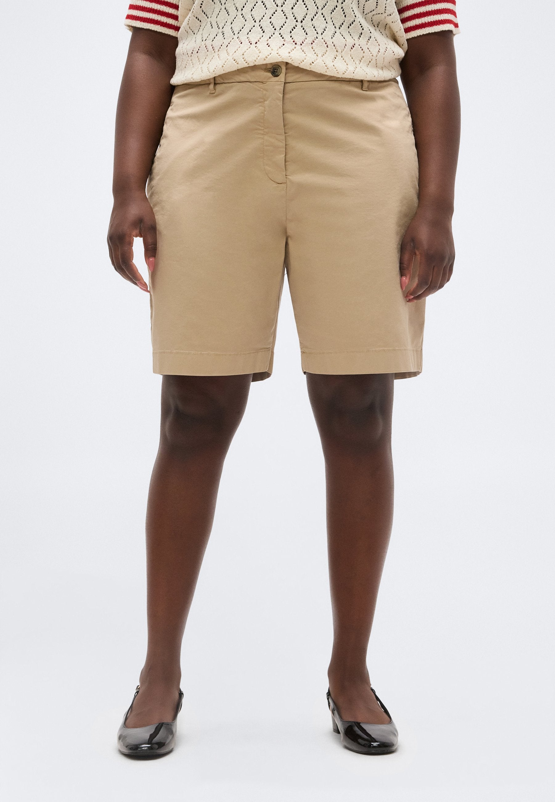 CURVE WASHED SLIM CHINO SHORTS Media 3