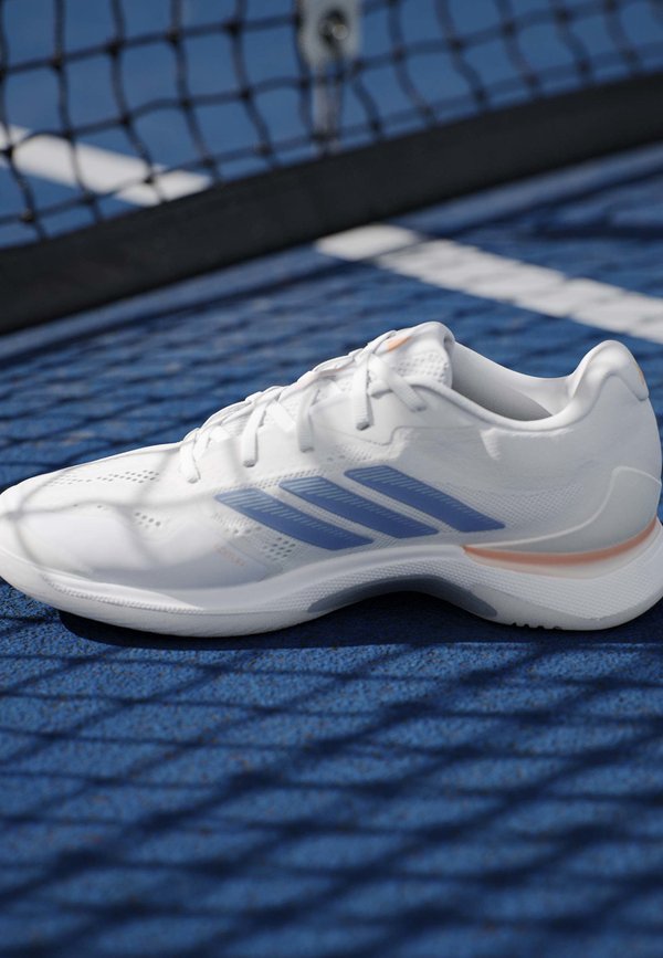 adidas Performance AVACOURT 3
